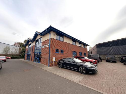 Unit 8 Foundry Court, Foundry Lane, Horsham, RH13