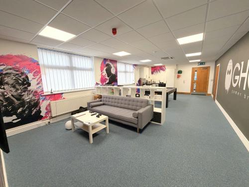Unit 8 Foundry Court, Foundry Lane, Horsham, RH13
