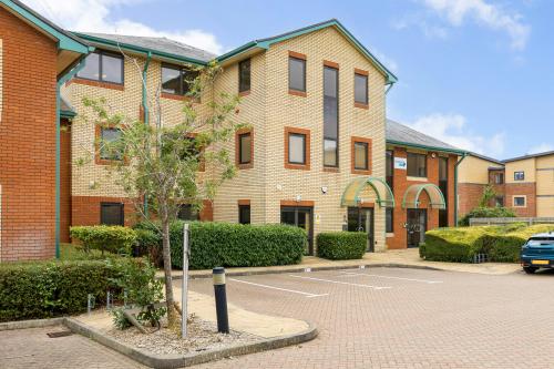 Unit 2+7, Bell Business Park, Smeaton Close, Aylesbury, HP19