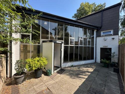 34A High Street, Thames Ditton, KT7