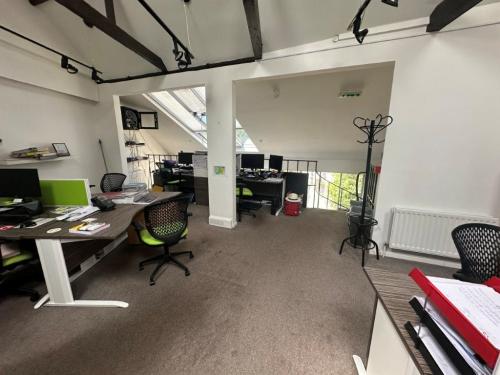 34A High Street, Thames Ditton, KT7