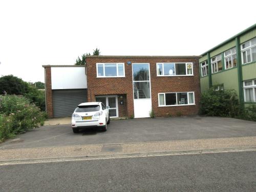Unit 3, Daux Road, Billingshurst, RH14