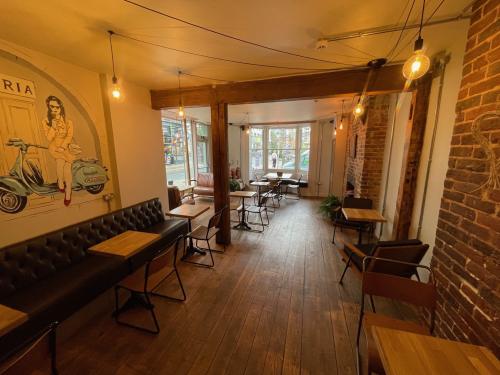 81-82 St. James's Street, Kemptown, Brighton, BN2