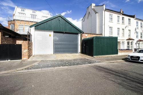 25 Gloucester Road, Acton, London, W3