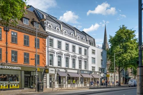 106 Kensington High Street, Kensington, London, W8