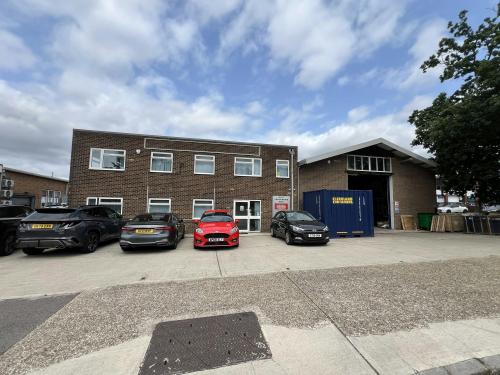 Unit T, Blatchford Road, Horsham, RH13