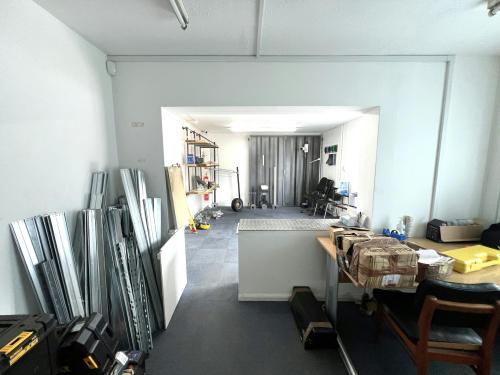 Unit T, Blatchford Road, Horsham, RH13