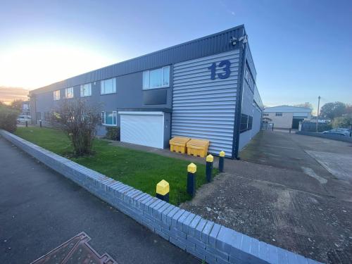 Unit 13, Mount Road Industrial Estate, Feltham, TW13