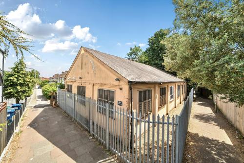 23 Ravenshurst Avenue, Hendon, London, NW4