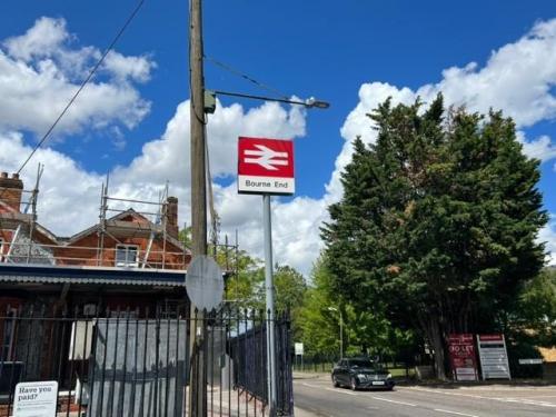 28 The Parade, Bourne End, SL8