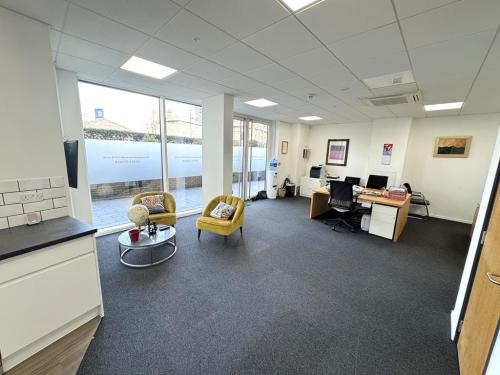 Unit 2, 8 Kew Bridge Road, Brentford, TW8