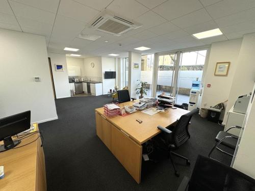 Unit 2, 8 Kew Bridge Road, Brentford, TW8