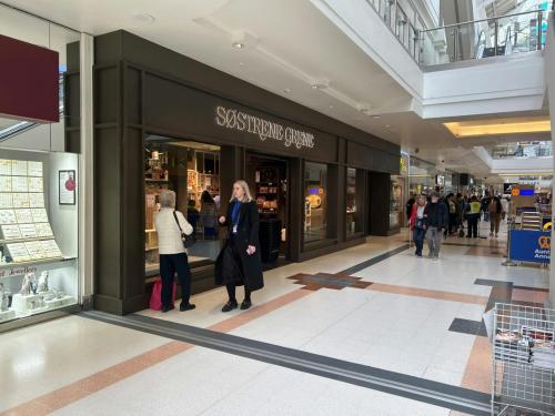 Unit 44, County Mall Shopping Centre, Crawley, RH10