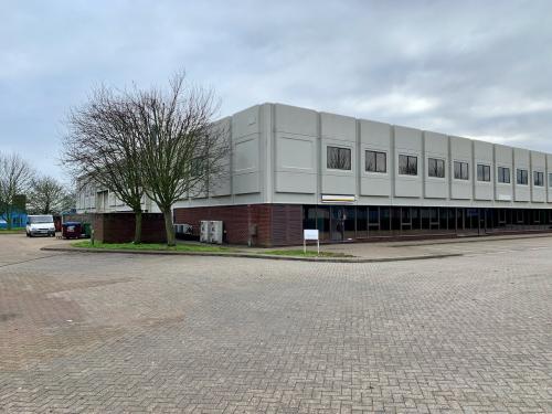 Unit 3, Airport Executive Park, President Way, Luton, LU2
