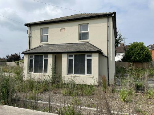 Hillview House Park, 75 Larkhay Road, Hucclecote, Gloucester, GL3