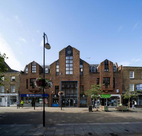 Central Library, 13-14 High Street, Uxbridge, UB8