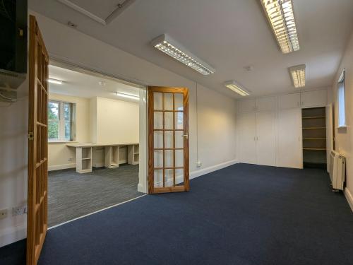 14 High Street, Bramley, GU5