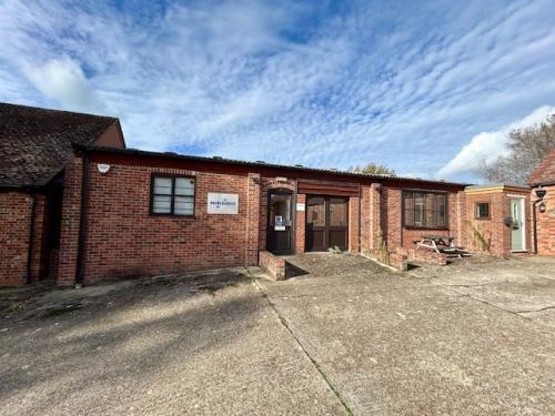 2, Ashfields Farm Industrial Estate, Priors Court Road, Hermitage, Thatcham, RG18