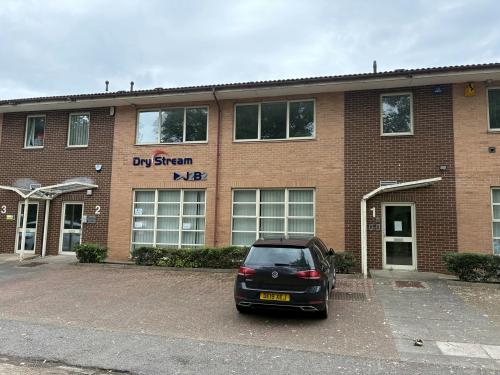 Unit 2, Stroud Wood Business Centre, St Albans, AL2