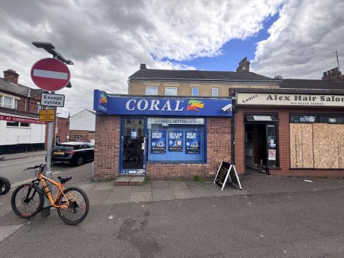 30 Ampthill Road, Bedford, MK42