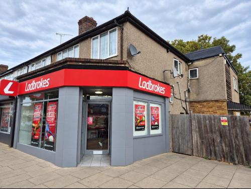 90 Harlington Road West, Feltham, TW14