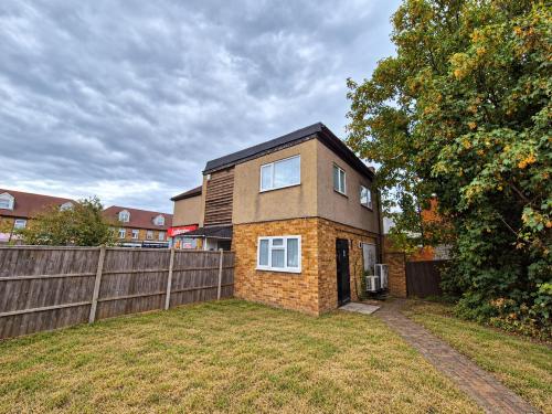 90 Harlington Road West, Feltham, TW14