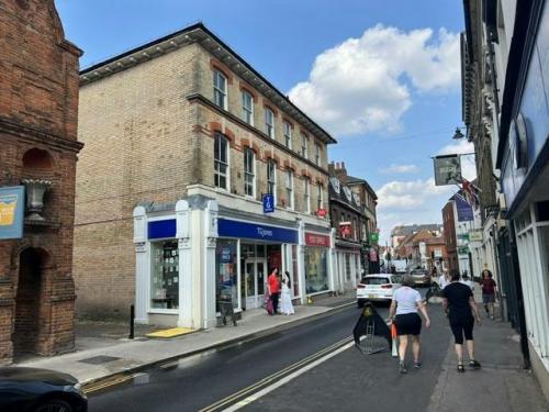 14 The Borough, Farnham, GU9