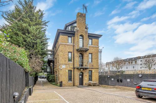 8 Iron Bridge House, Bridge Approach, Primrose Hill, London, NW1