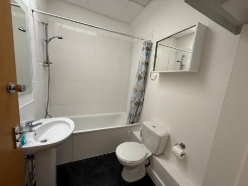 2 St Johns Mews, 13 St. Johns Road, Hampton Wick, Kingston Upon Thames, KT1