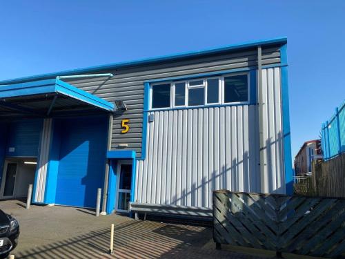Unit 5, Chessington Trade Park, 60 Cox Lane, Chessington, KT9