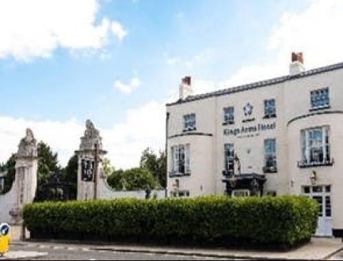 The Kings Arms Hotel, 2 Hampton Court Road, Hampton Court, KT8