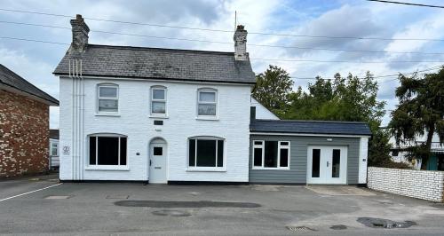 Unit 5 The Forge, Reading Road, Burghfield Common, Reading, RG7