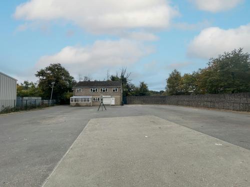 4, Coxbridge Business Park, Alton Road, Farnham, GU10