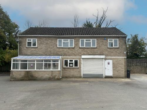 4, Coxbridge Business Park, Alton Road, Farnham, GU10