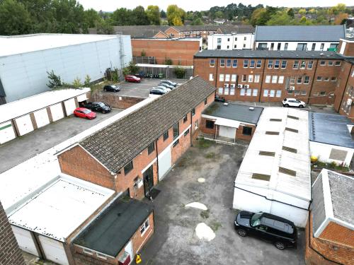 37 Bishopric, Horsham, RH12