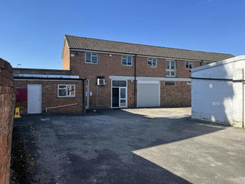 37 Bishopric, Horsham, RH12