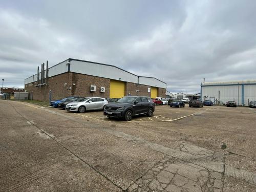 Unit 1-2, Trident Industrial Estate, Hoddesdon, EN11