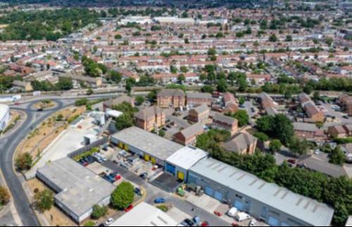 Unit 9, Stirling Way, Croydon, CR0