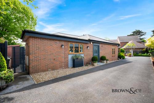 Knights Cottage, 14 Trinity Square, Hospital Road, Retford, DN22