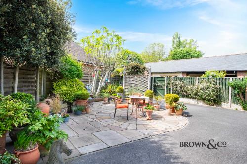Knights Cottage, 14 Trinity Square, Hospital Road, Retford, DN22