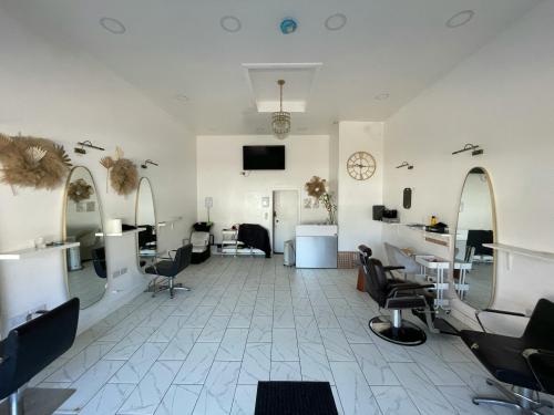 360 Lea Bridge Road, Leyton, London, E10
