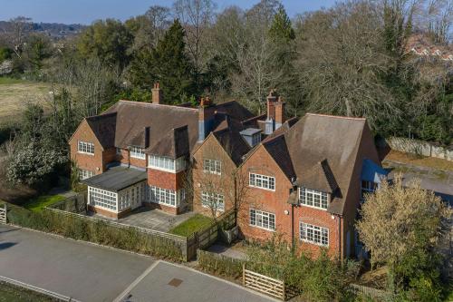 Four Chimneys, Winton Close, Winchester, SO22