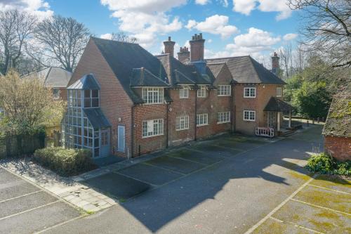 Four Chimneys, Winton Close, Winchester, SO22