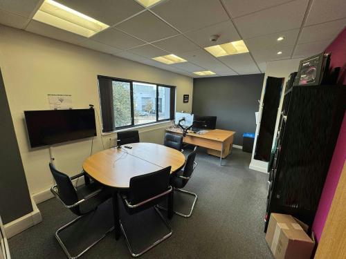 Unit 6, The Gate Centre, Brentford, TW8