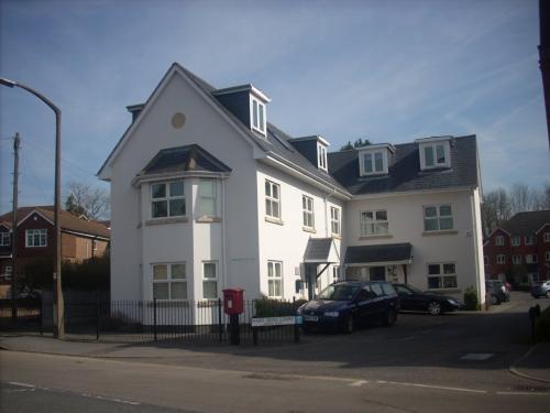 1 Hartdene House, Bridge Road, Bagshot, GU19