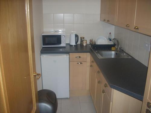1 Hartdene House, Bridge Road, Bagshot, GU19