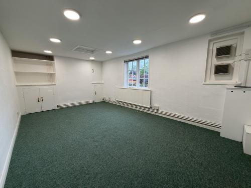 Red Lion House, Bentley, Farnham, GU10