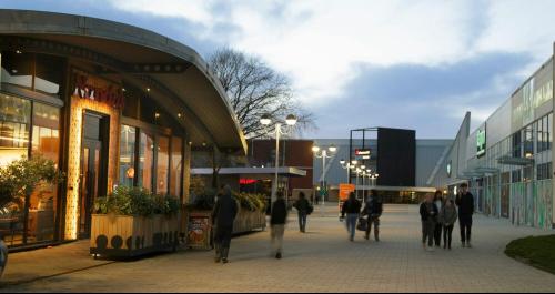 Unit 9a, Chichester Gate Leisure Park, Terminus Road, Chichester, PO19