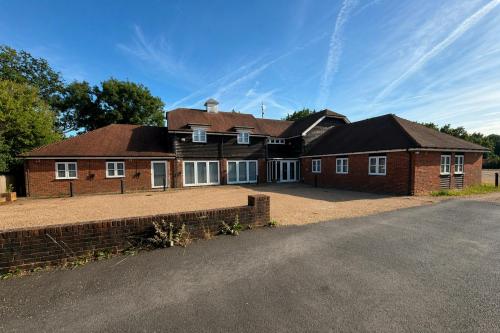Chequers Barn, Chequers Hill, Bough Beech, Edenbridge, TN8
