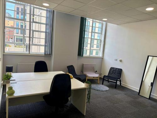 Showroom Workstation, 15 Paternoster Row, Sheffield, S1